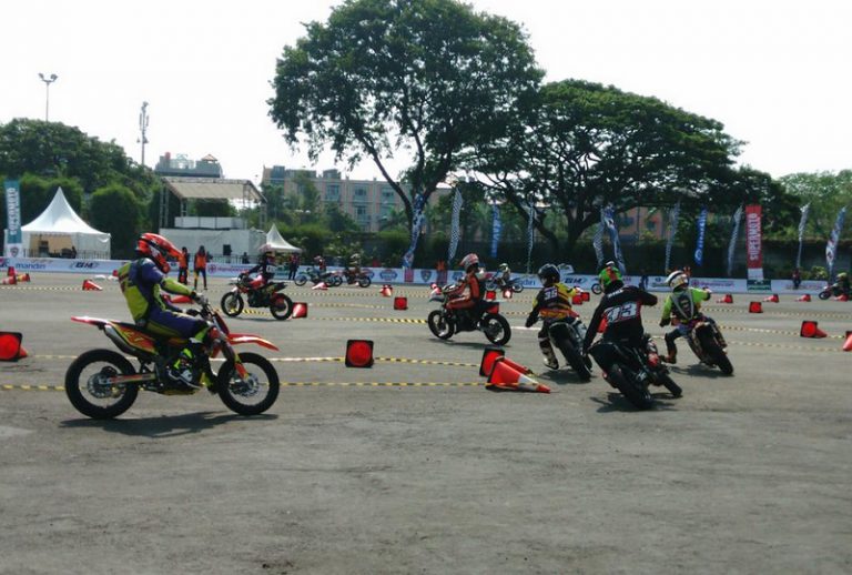 Motorcycle asia woman beauty honda suzuki model statues vehicle jialing shooting automobile stunt performer motorcycling land car make pxhere motorcycles Motorcycle asia woman beauty honda suzuki model statues vehicle jialing shooting automobile stunt performer motorcycling land car make pxhere motorcycles