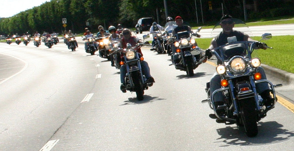 Riding group motorcycle ride harley davidson riders motorcyclists motorcycles meetup formation when groups rides staggered bombing people identity bikers first